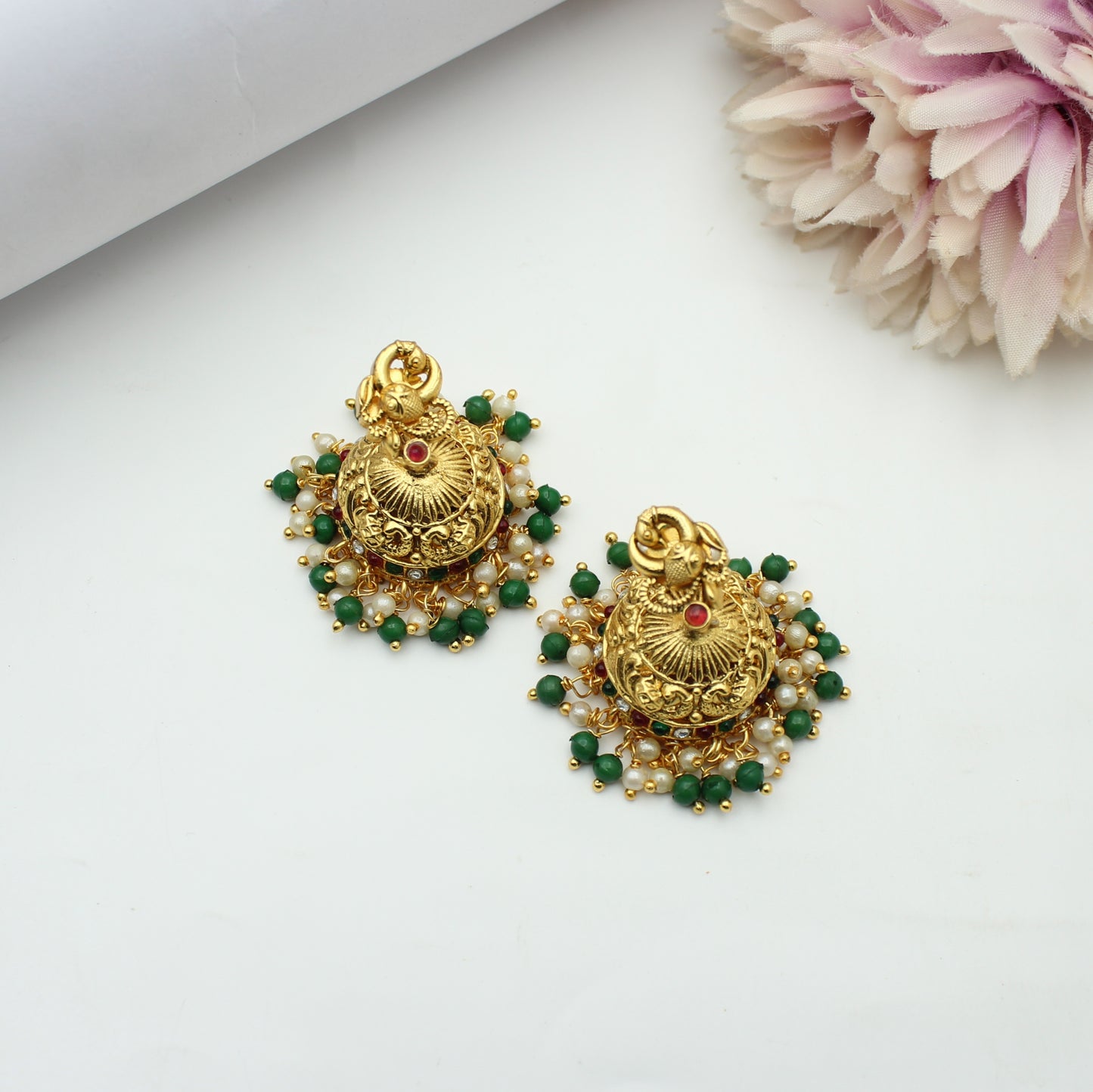 Pota Stone Short Necklace Set With Push Back Earrings