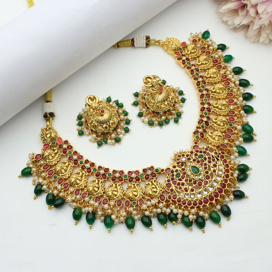 Pota Stone Short Necklace Set With Push Back Earrings