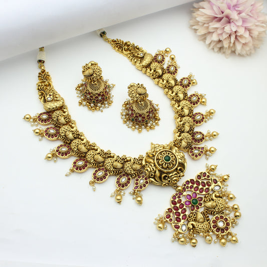 Pota Stone Short Necklace With Golden Balls And Push Back Earrings