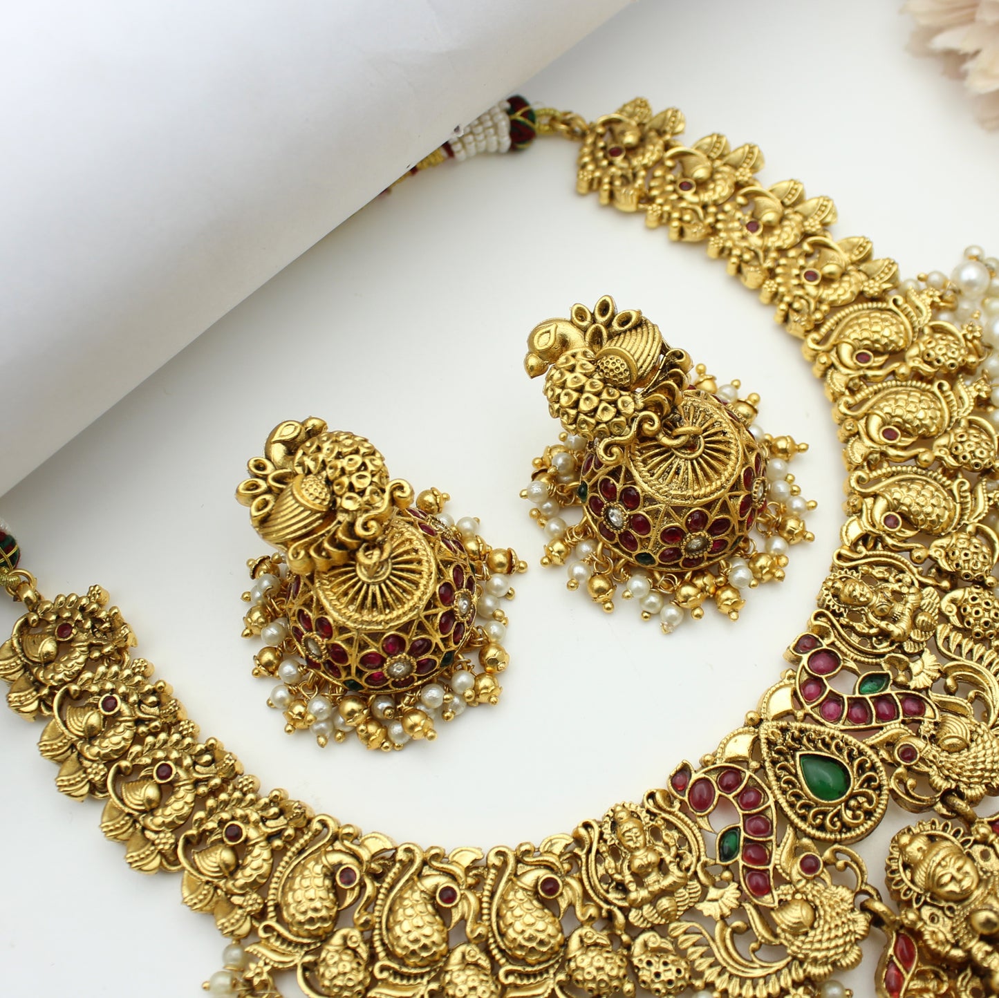 Nakshi Laxmi Pota Stone Short Necklace Multi