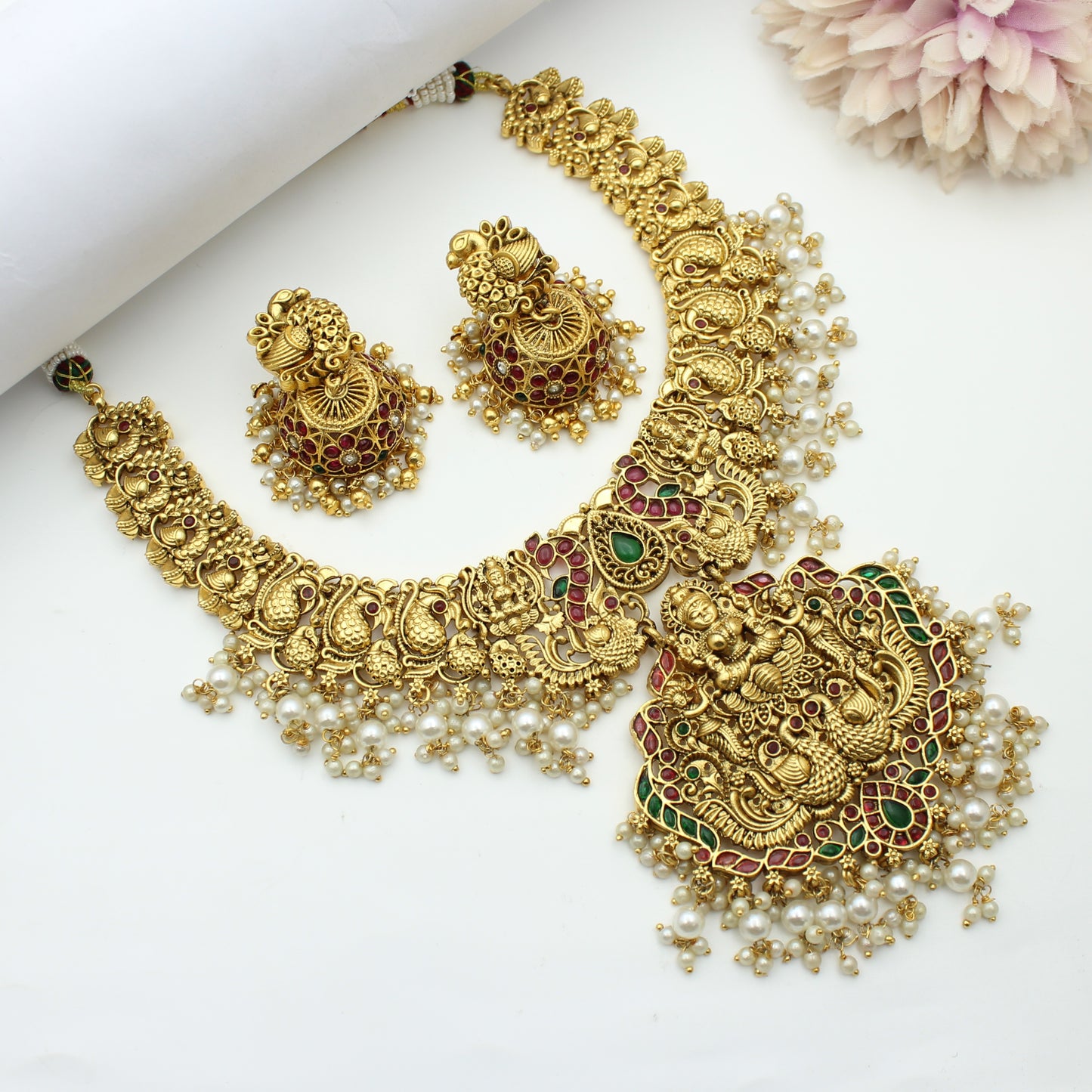 Nakshi Laxmi Pota Stone Short Necklace Multi