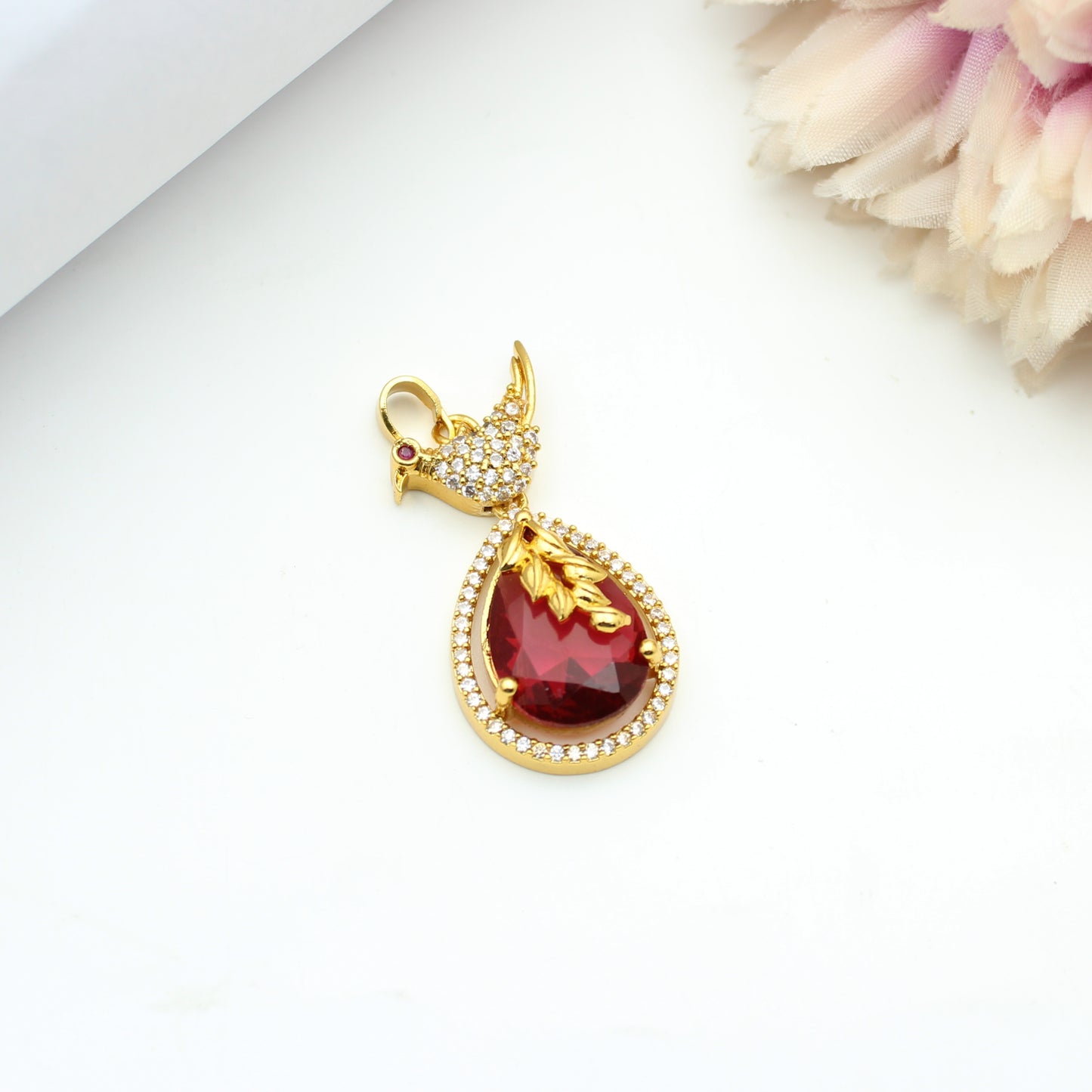 Parrot Hasli / Naan Tadu Simple Chain With Locket Red With Push Back Earrings (9.4 Inches)