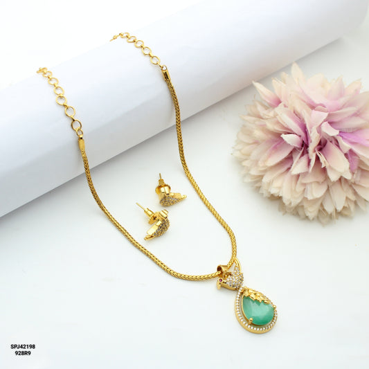 Parrot Hasli / Naan Tadu Simple Chain With Locket Mint Green Push Back Earrings