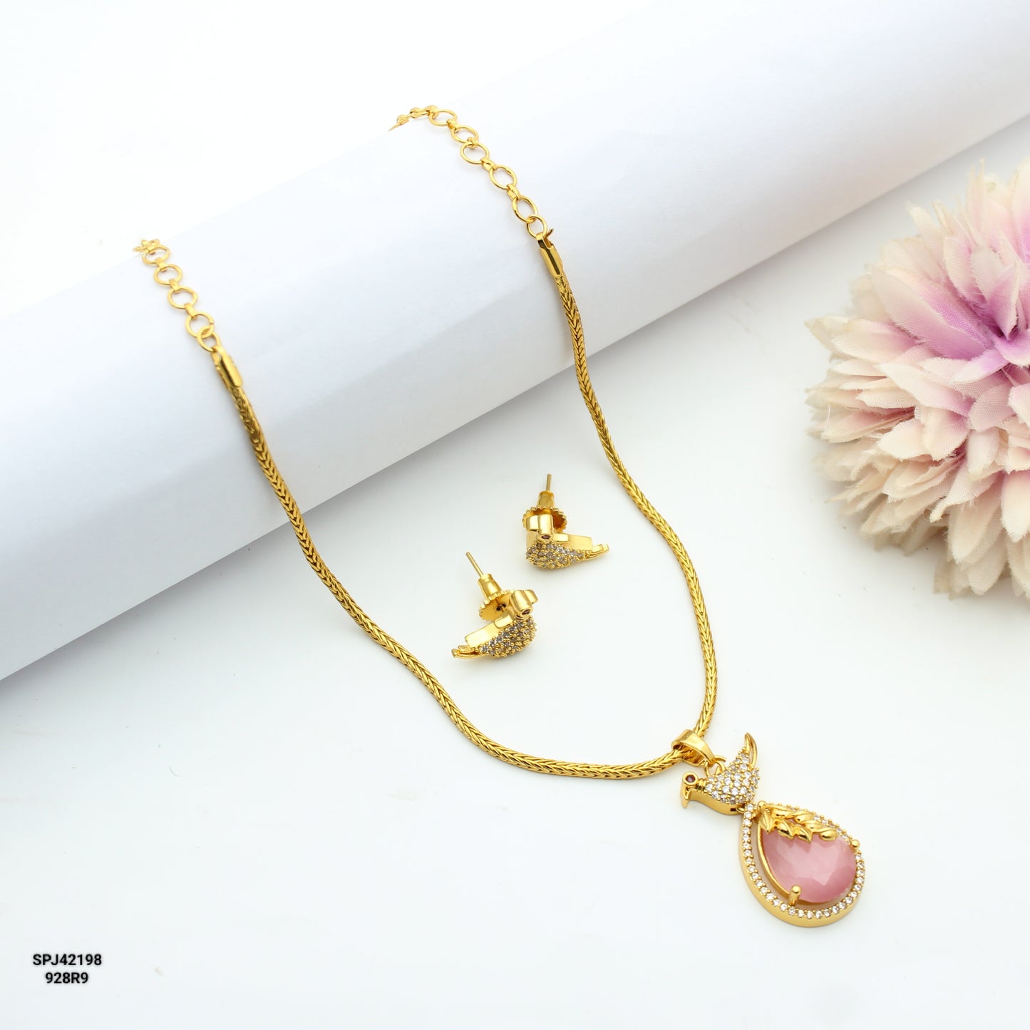 Parrot Hasli / Naan Tadu Simple Chain With Locket Mint Pink (9.4 Inches)