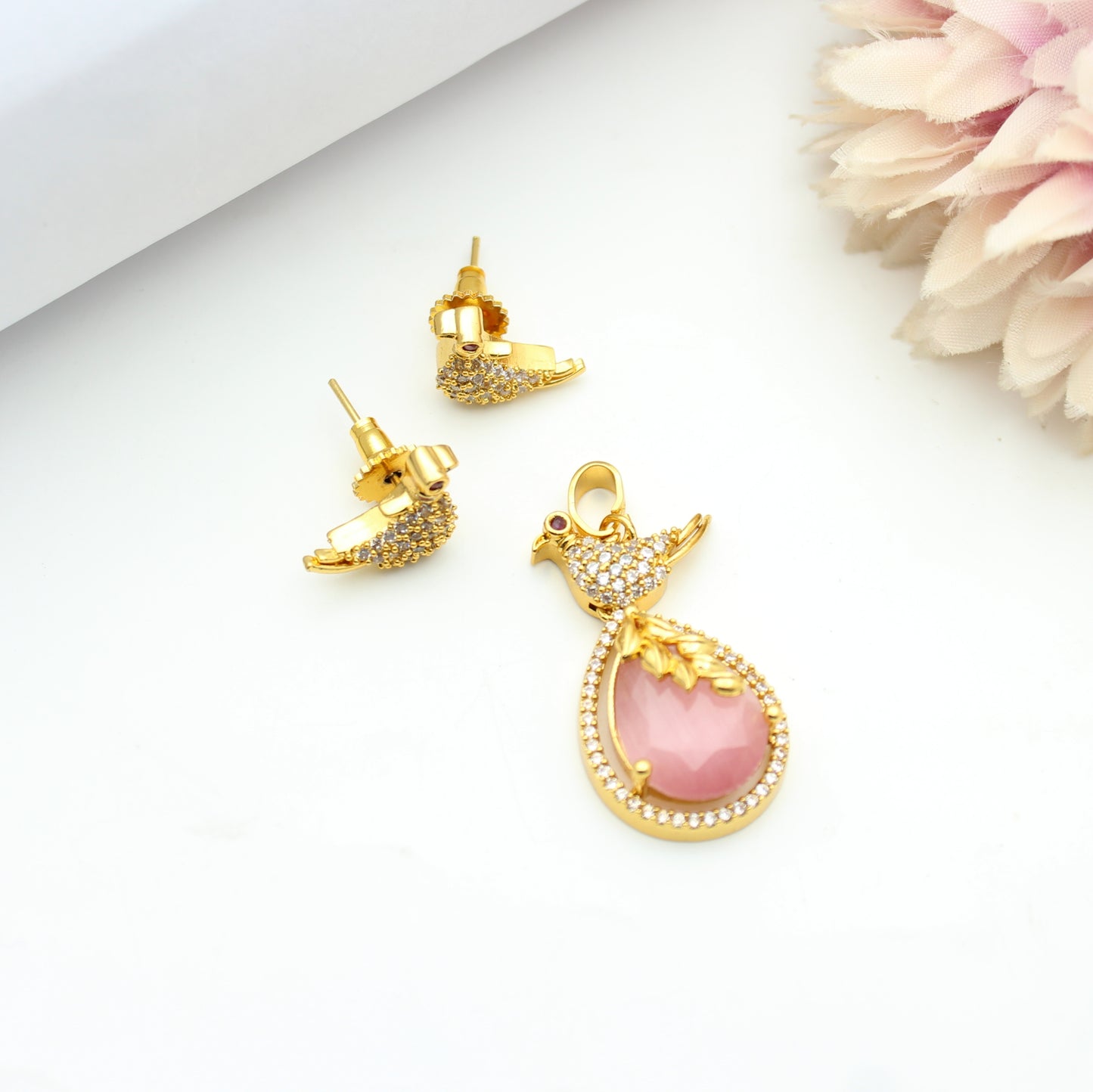 Parrot Hasli / Naan Tadu Simple Chain With Locket Mint Pink (9.4 Inches)