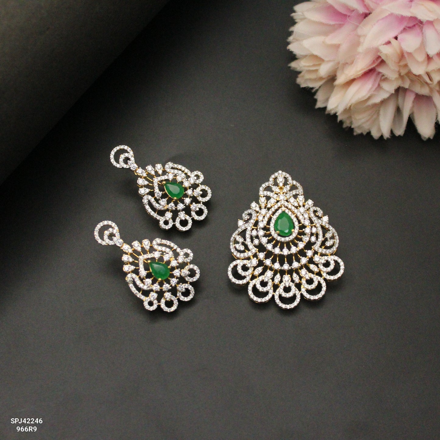 42246 GJ Green Pendant Set