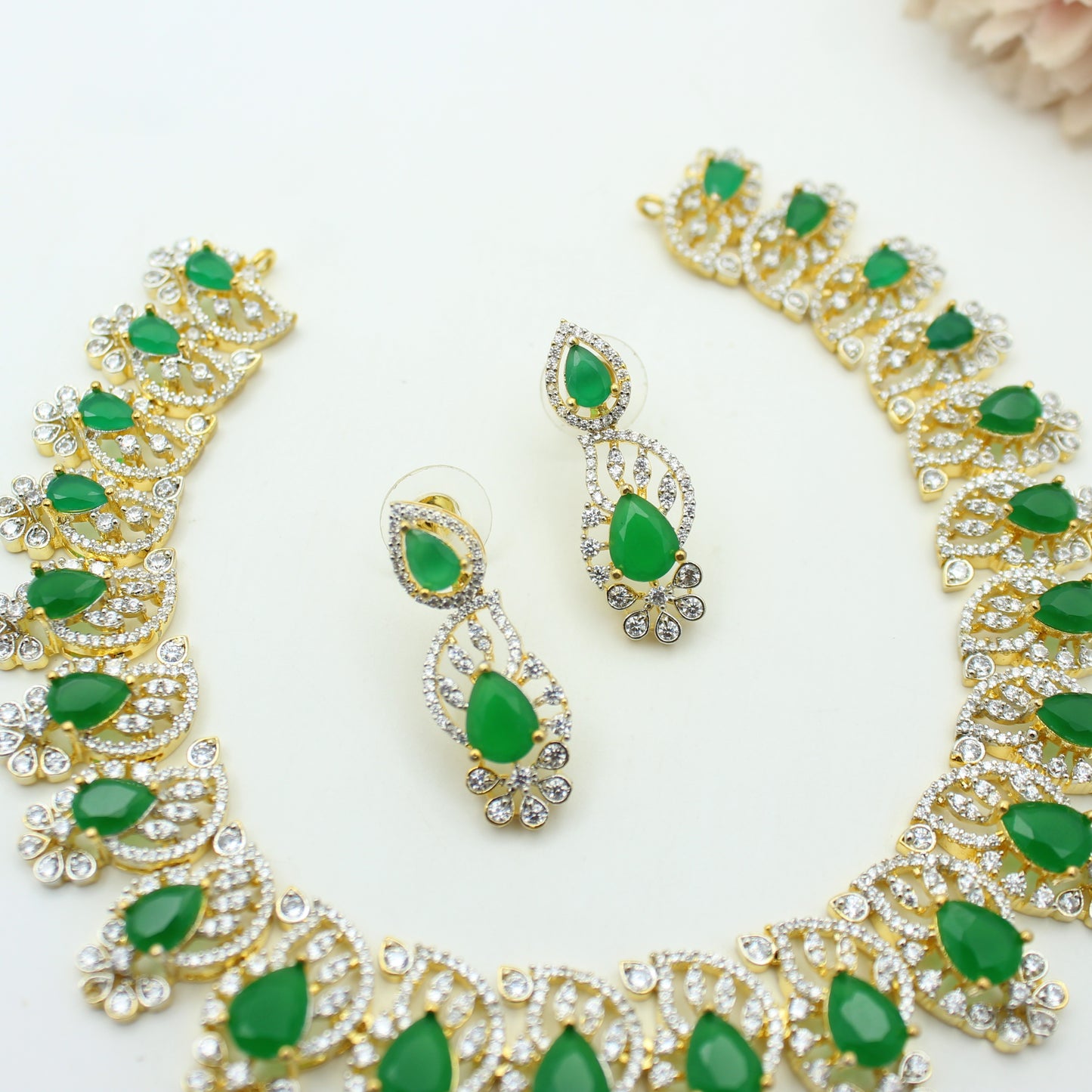 42237 GJ Short Necklace Green
