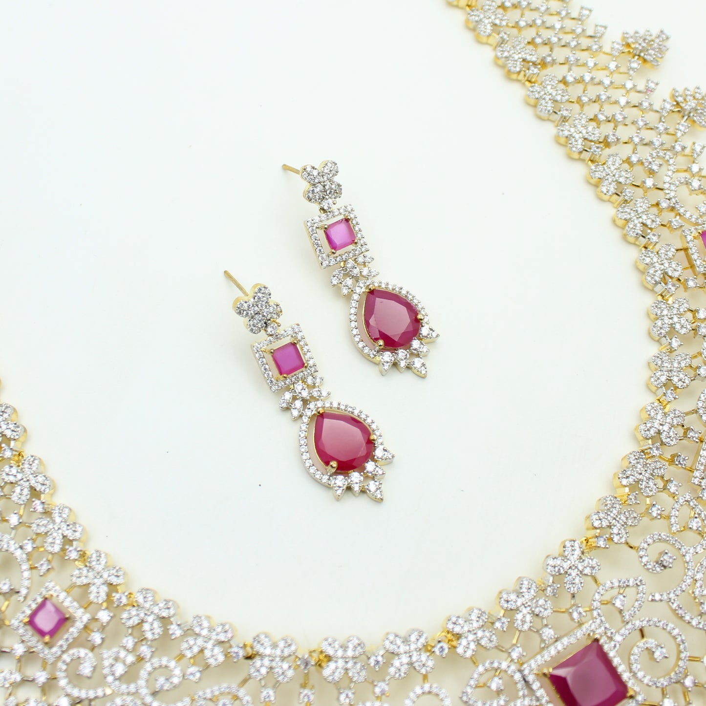 42231 GJ Broad Red Necklace Set With Push Back Earrings