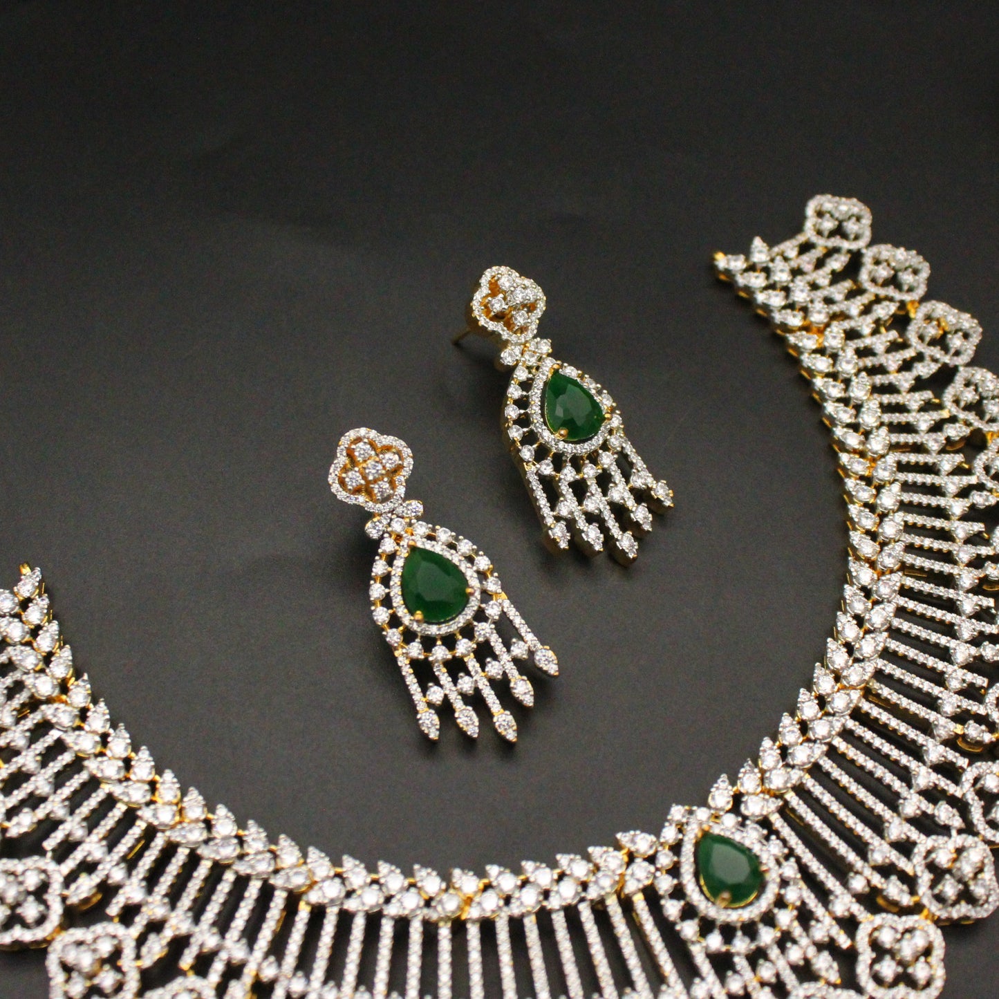 42236 GJ Broad Green Necklace