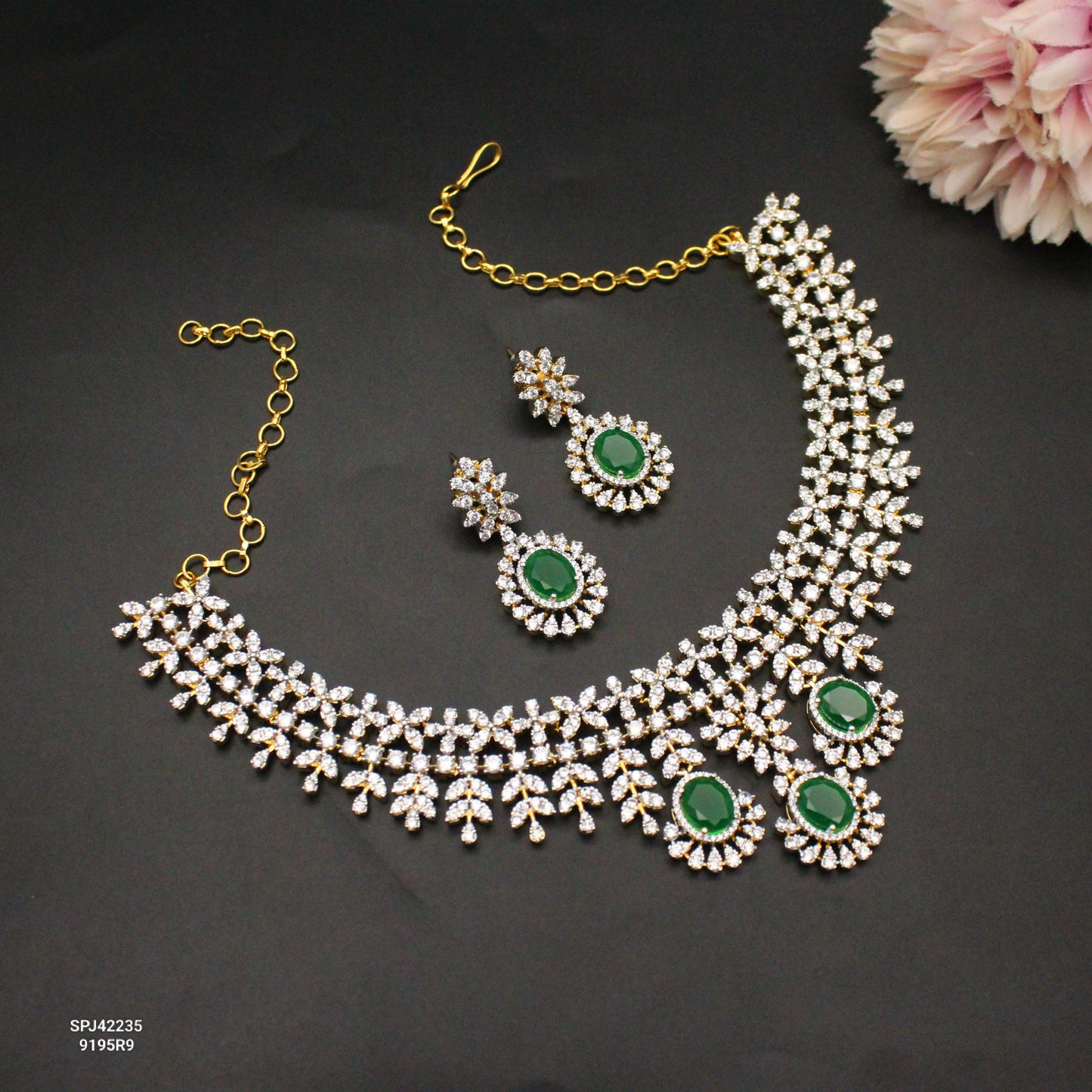 42235 GH Green Short Fancy Necklace Set With Push Back Earrings