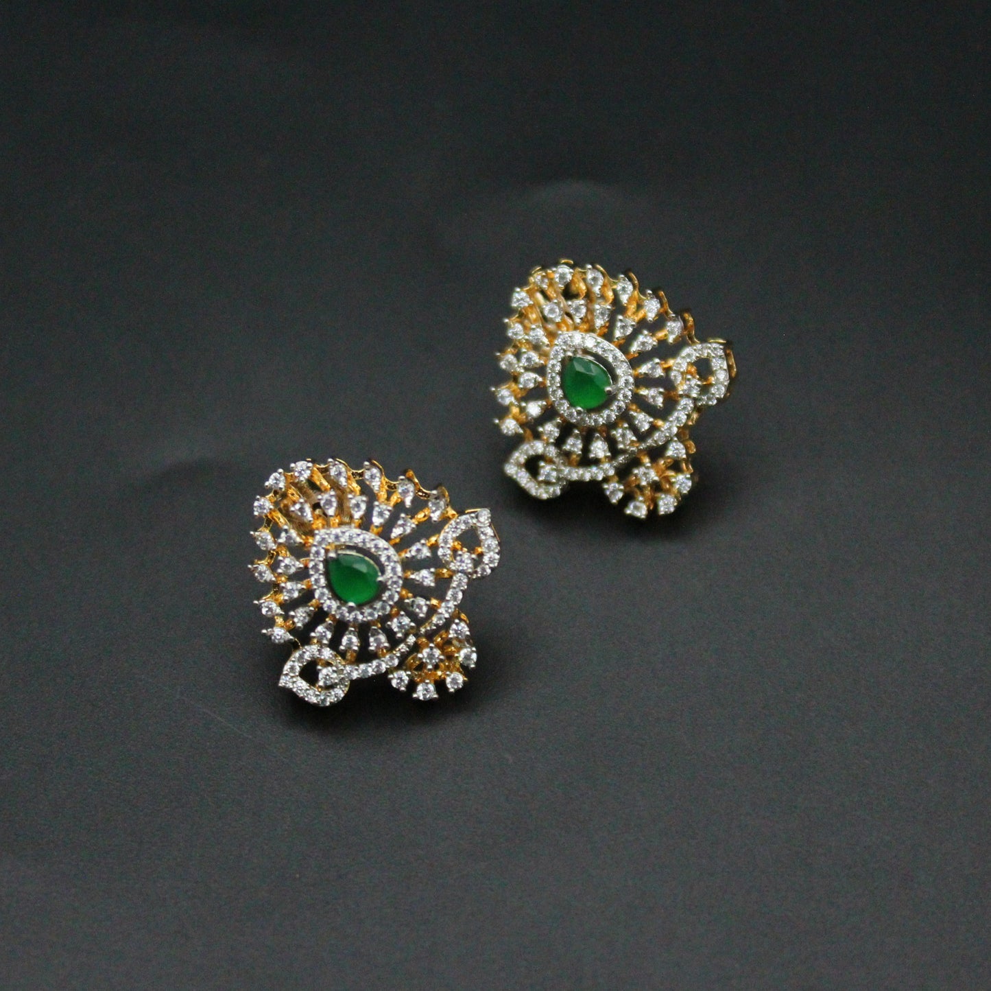42281 Diamond Look Green Pendant Set Non-Openable Hook
