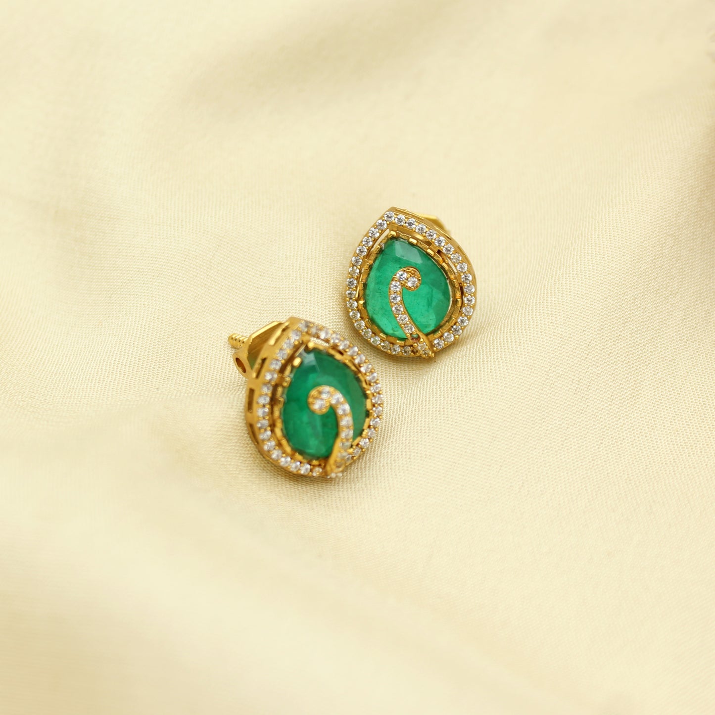 42283 Moissanite Multi Parrot Pendant Set