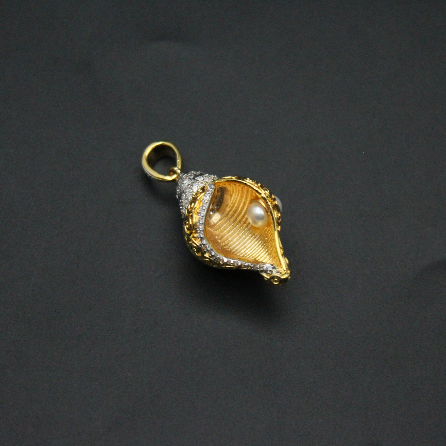 42299 GJ Shank Locket