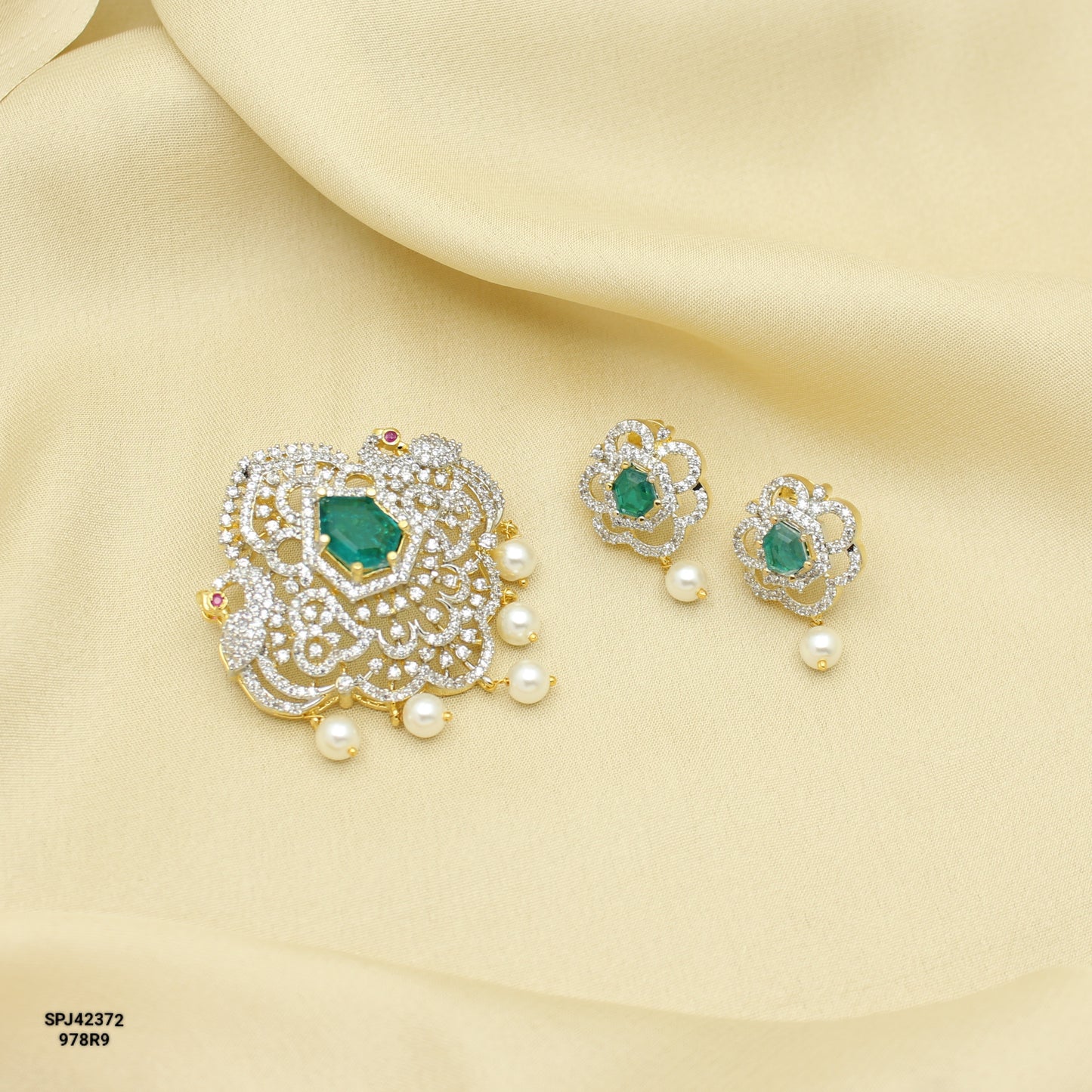 42372 Diamond Look Pendant Set Mint Green With Screw Back Earrings