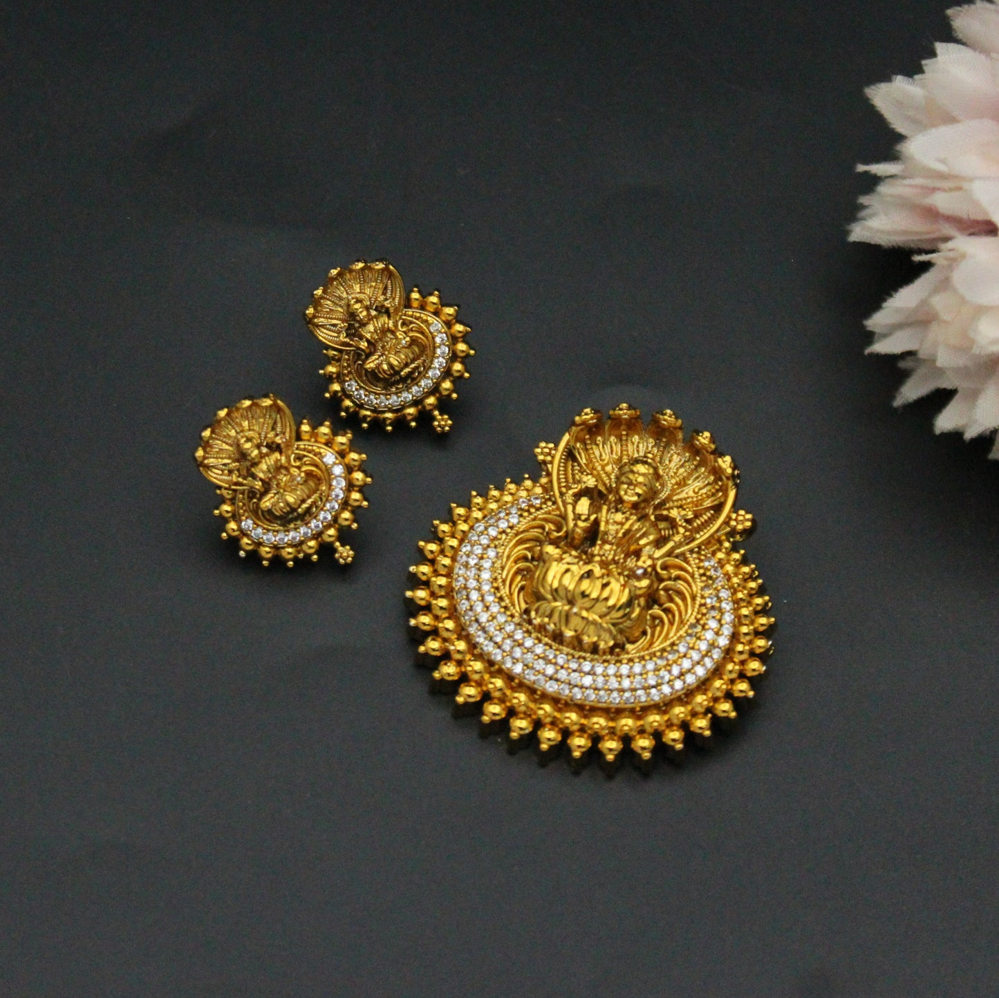Nakshi Laxmi & Naga Padiga Pendant Set With Push Back Earrings And Openable Hook
