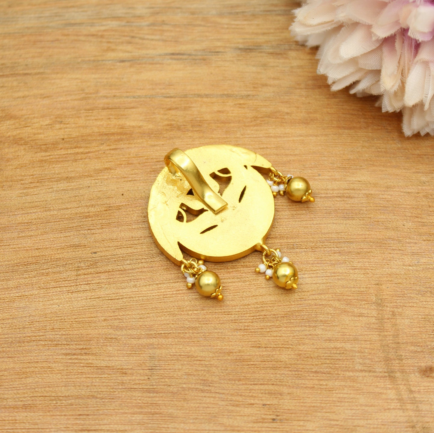42405 Jadau Locket With Golden Balls