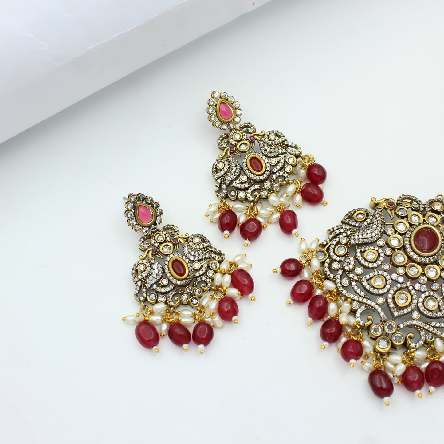 32969 Victorian Red Pendant Set With Push Back Earrings