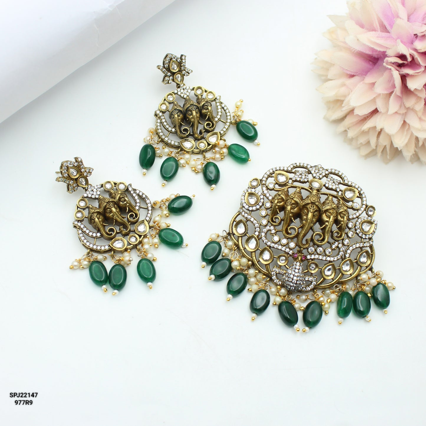 22147 Victorian Ganesh Green Pendant Set With Openable Hook