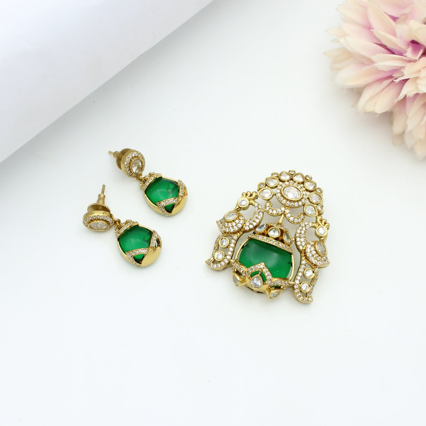 39965 Victorian Double Peacock Green Stone Pendant Set Openable Hook With Push Back Earrings