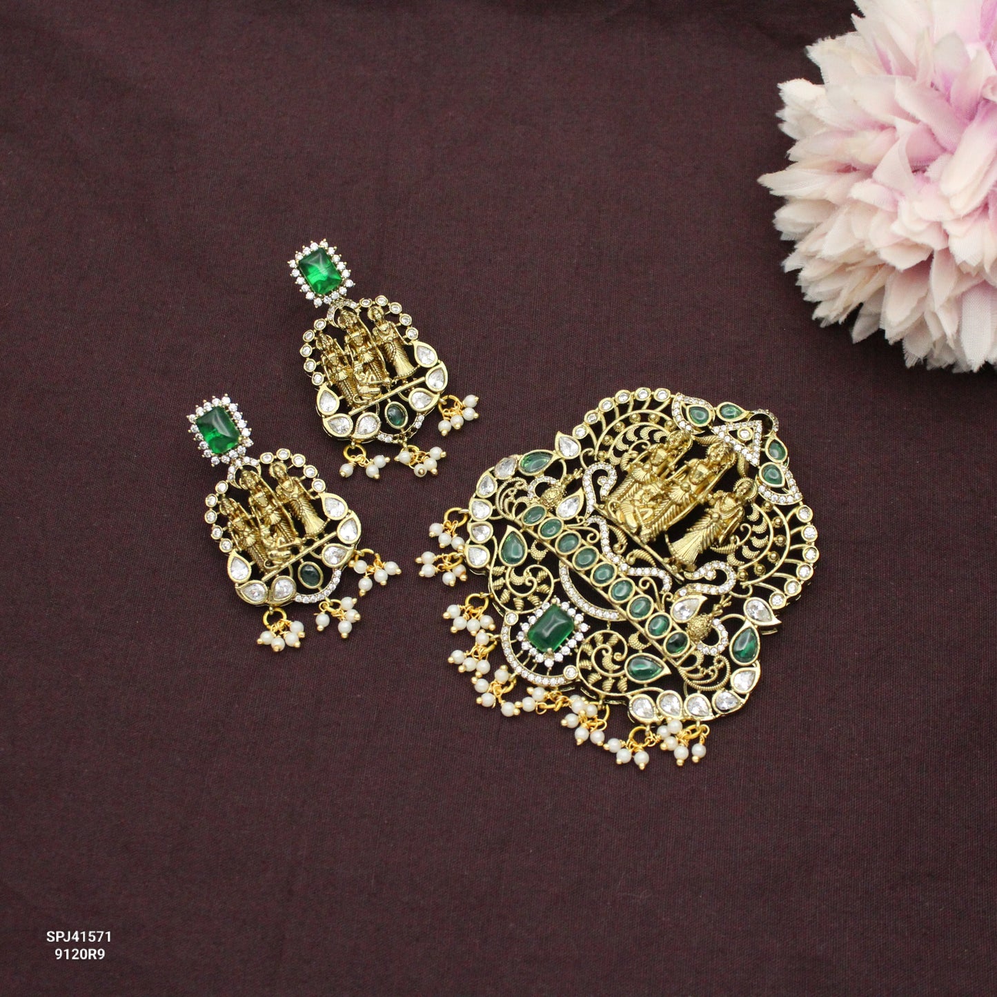 41571 Victorian Green Ramaparivar Grand Pendant Set Openable Hook and Push Back Earrings