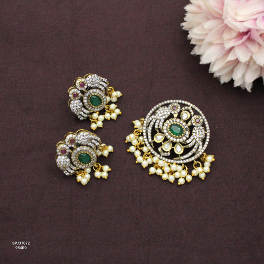 37072 Victorian Small Green Stone Pendant Set With Non Openable Hook and Push Back Earrings