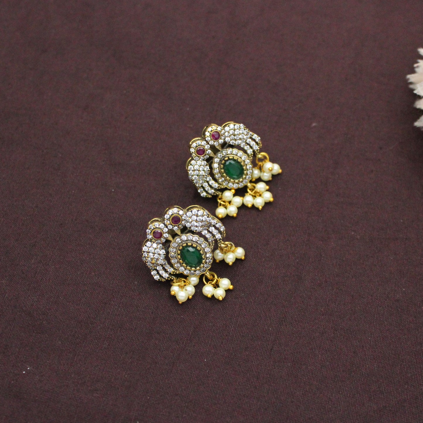 37072 Victorian Small Green Stone Pendant Set With Non Openable Hook and Push Back Earrings