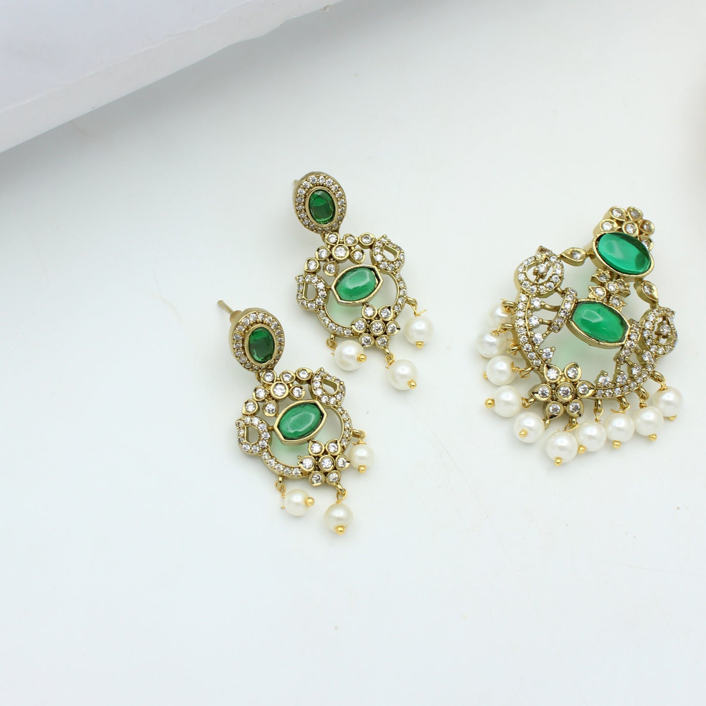 40417 Victorian Green Stone Pendant Set Openable Hook With Push Back Earrings