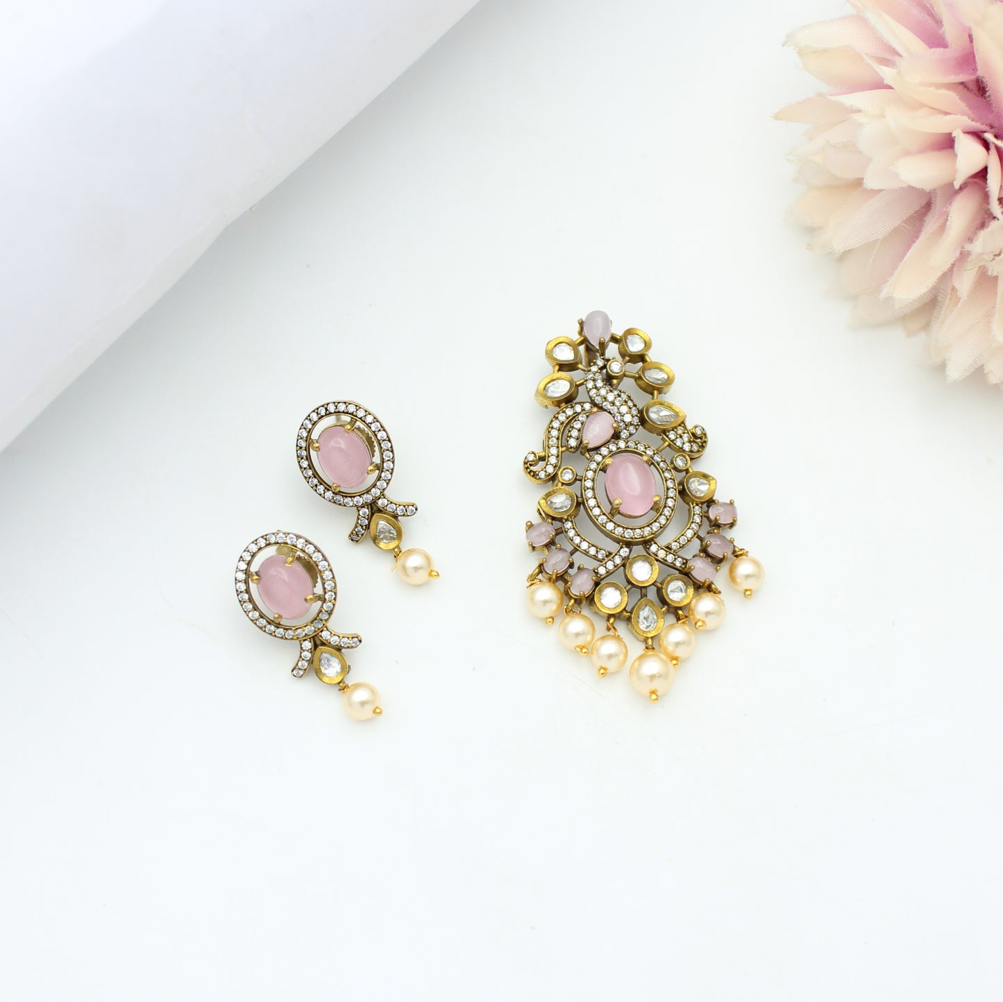 37874 Victorian Peacock Mint Pink Pendant Set Openable Hook And Push Back Earrings