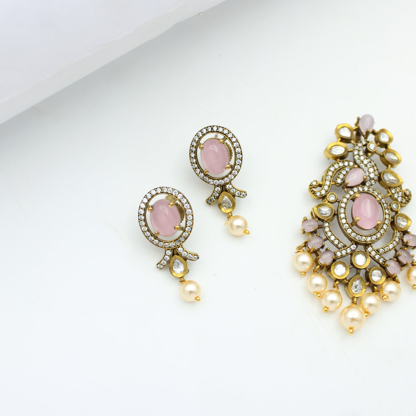 37874 Victorian Peacock Mint Pink Pendant Set Openable Hook And Push Back Earrings