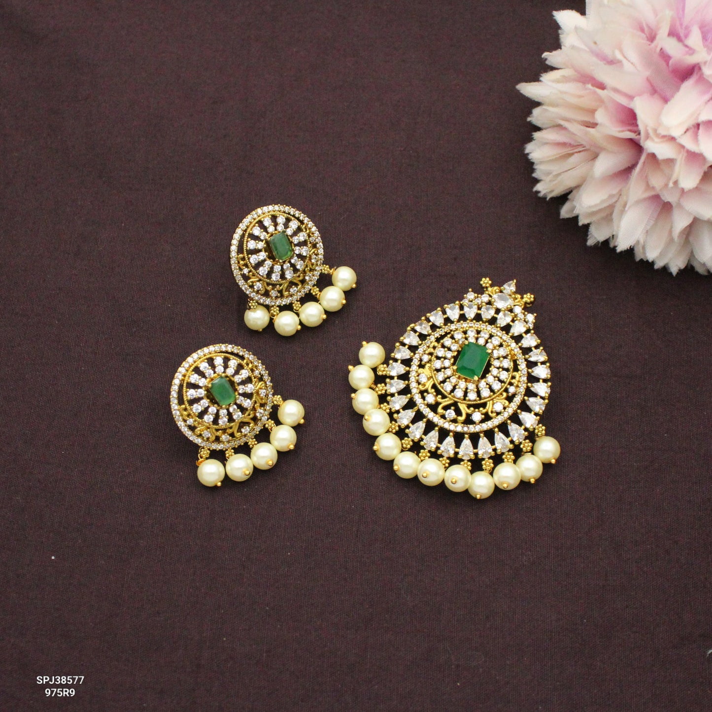38577 Victorian Green Stone Pendant Set Openable Hook With Push Back Earrings