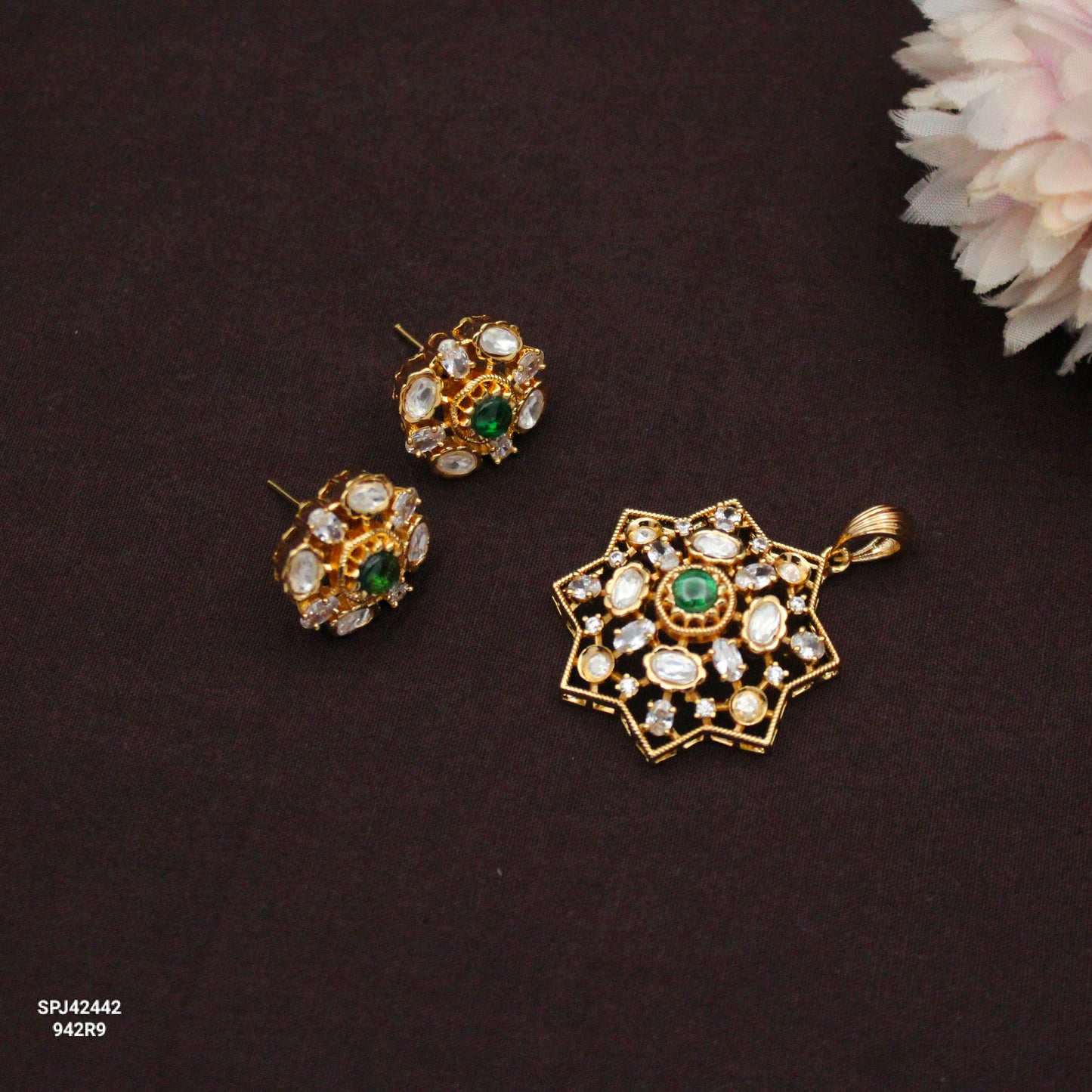 42442 Green Pendant Set With Push Back Earrings