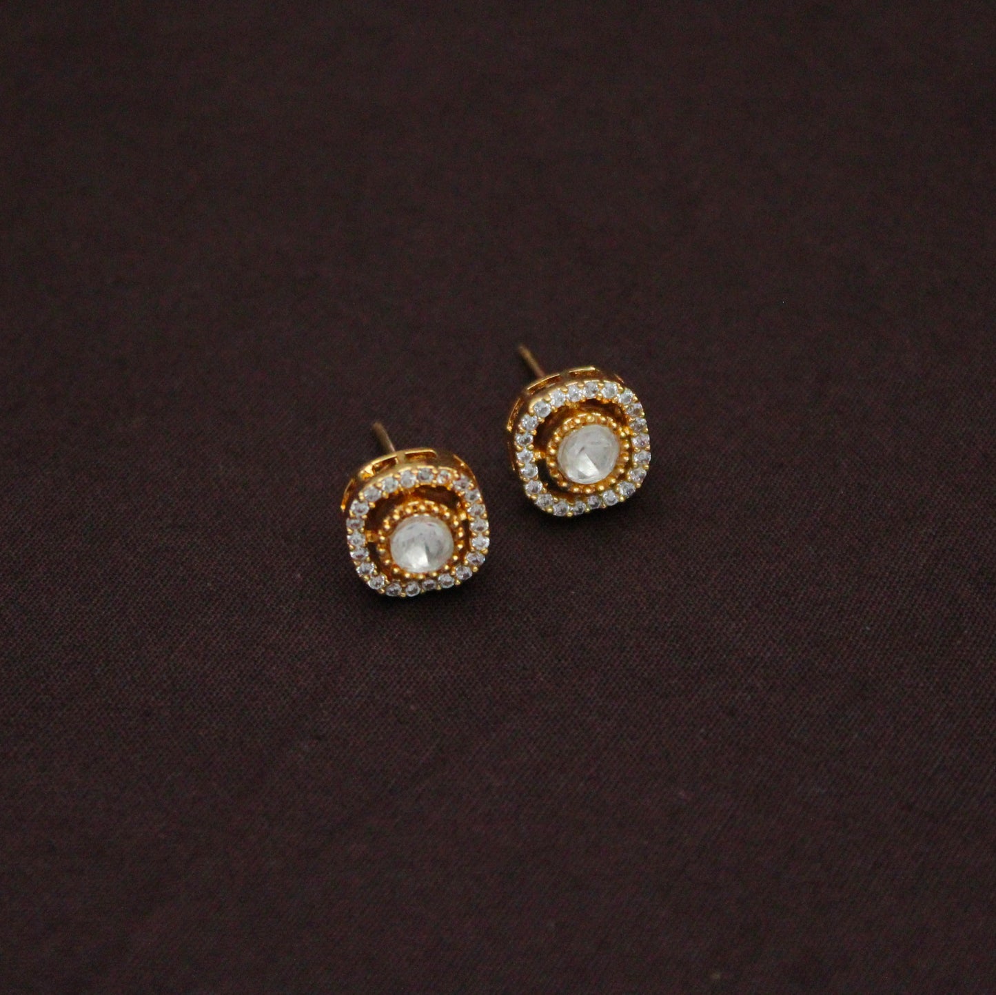 42446 Full White Floral Pendant Set With Push Back Earrings
