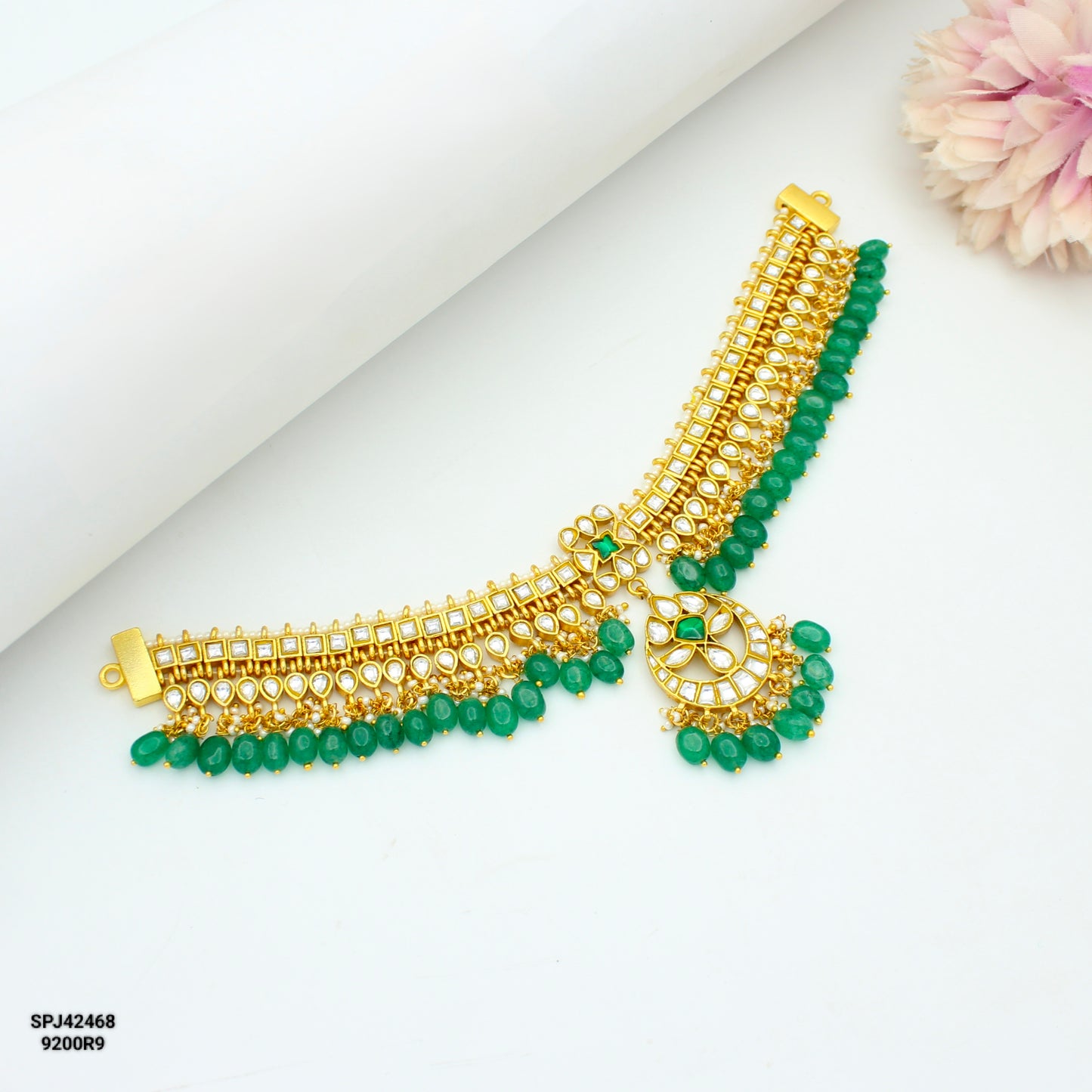 42468 Jadau Flexible Full White Short Necklace