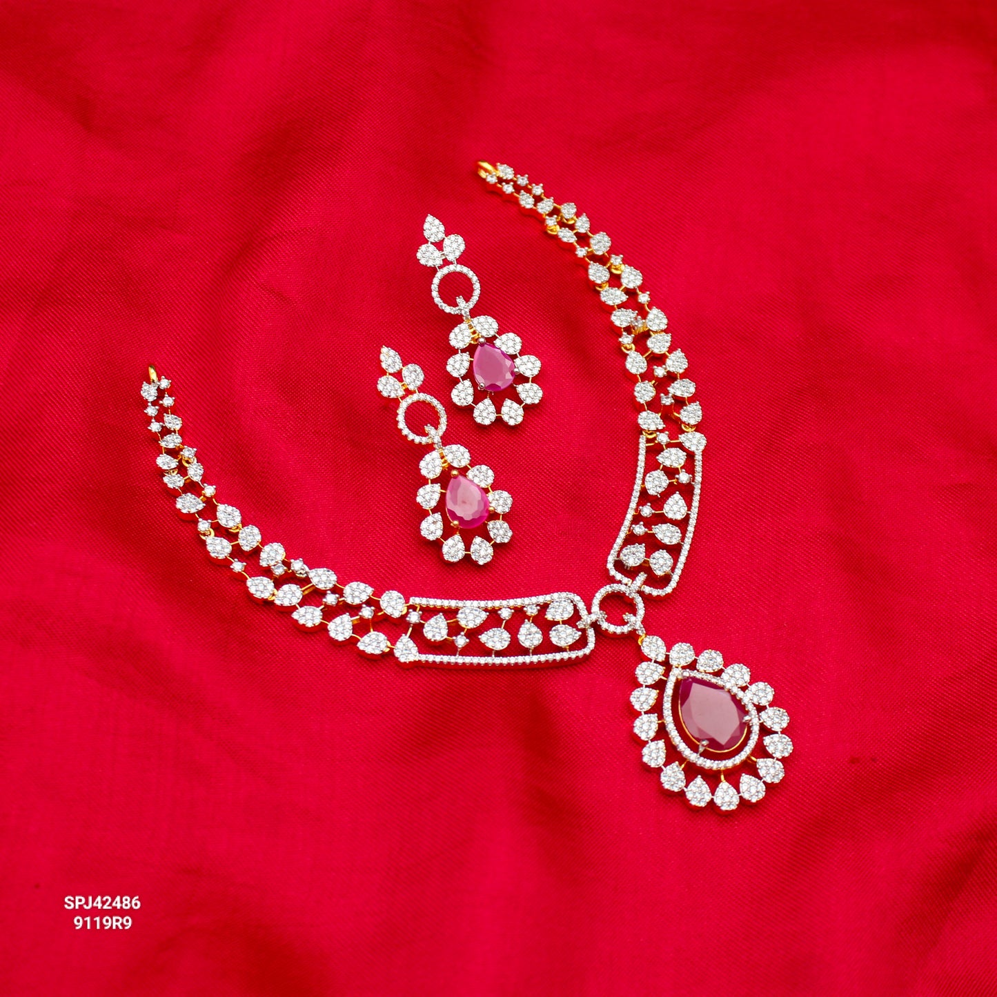42486 GJ Fancy Short Necklace Red