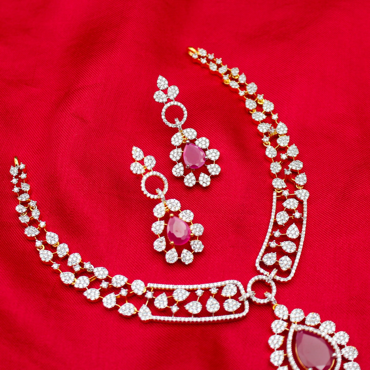 42486 GJ Fancy Short Necklace Red