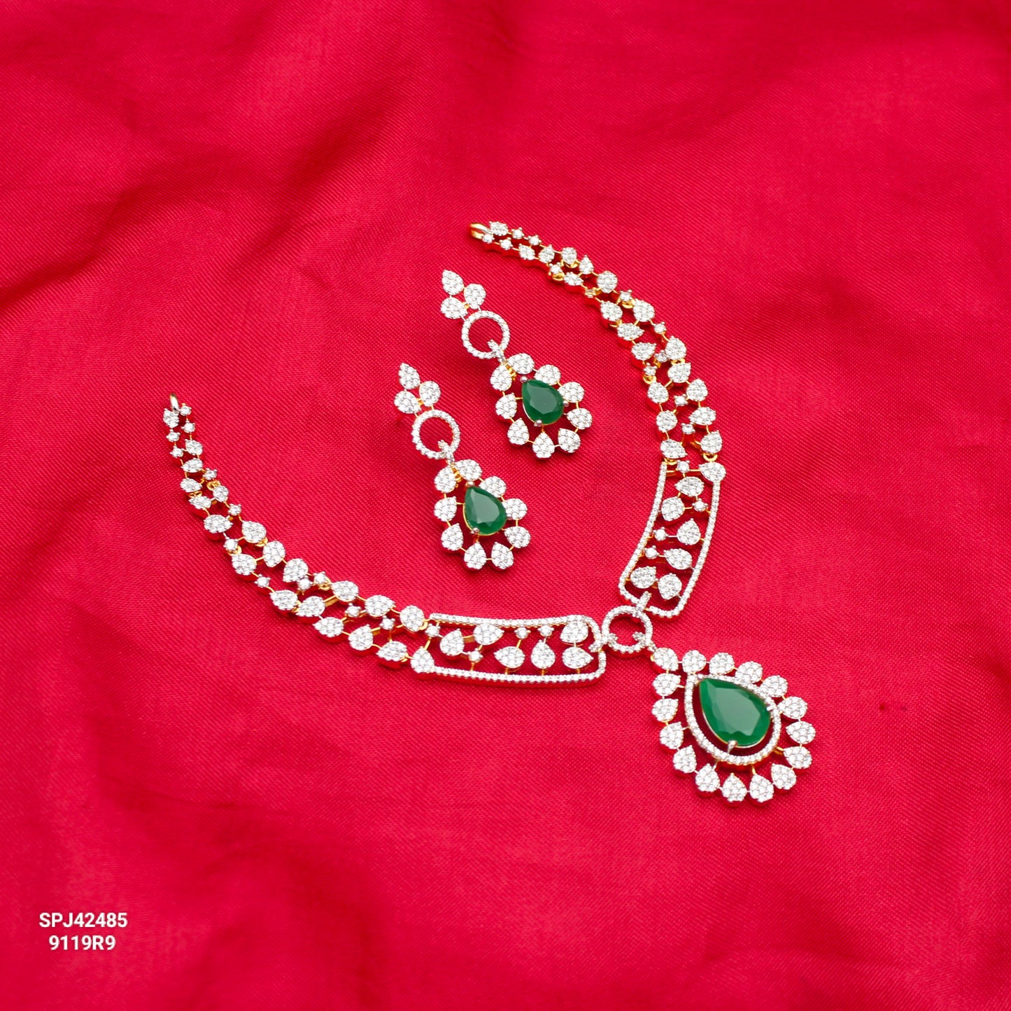 42485 GJ Fancy Short Necklace Green