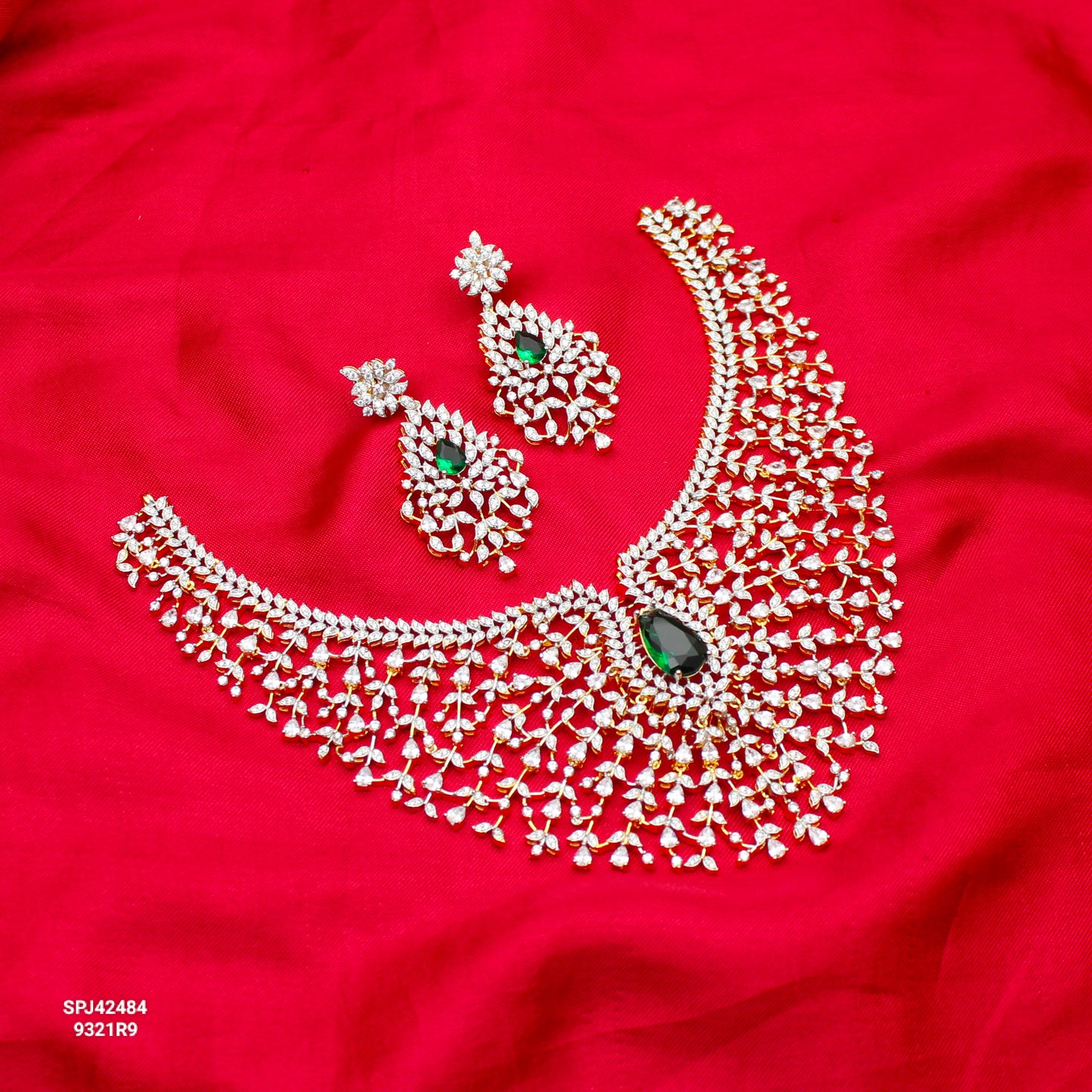 42484 GJ Bridal Neck Choker Green With Push Back Earrings
