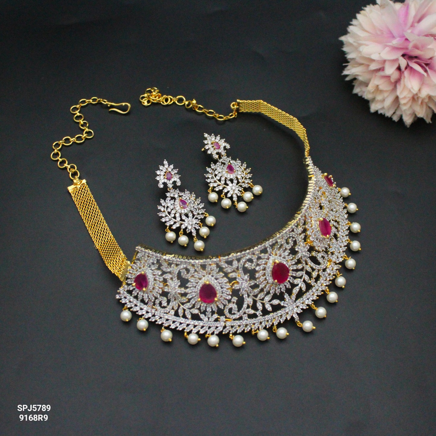 5789 Diamond Look Choker Red With Screw Back Earrings