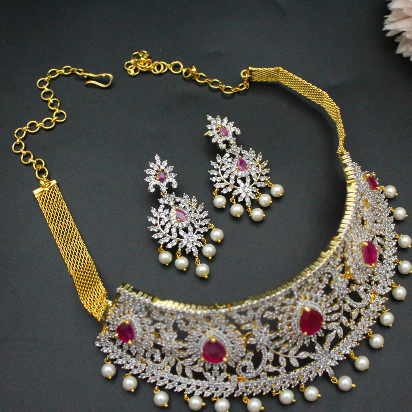 5789 Diamond Look Choker Red With Screw Back Earrings