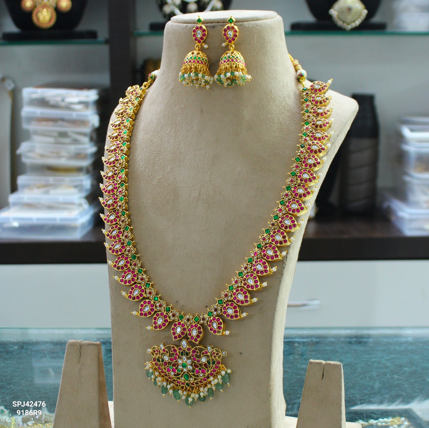 42476 Mango Long Necklace Set With Green Beads & Push Back Earrings
