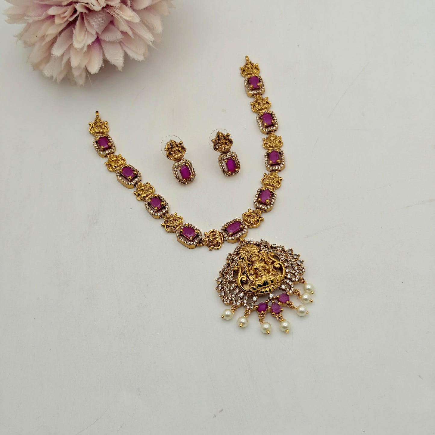 42493 matte laxmi short simple necklace