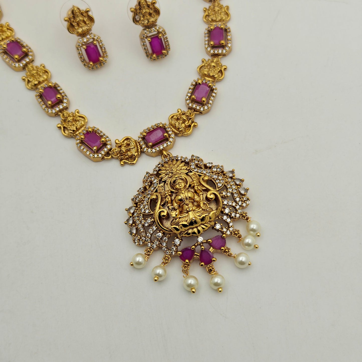 42493 matte laxmi short simple necklace