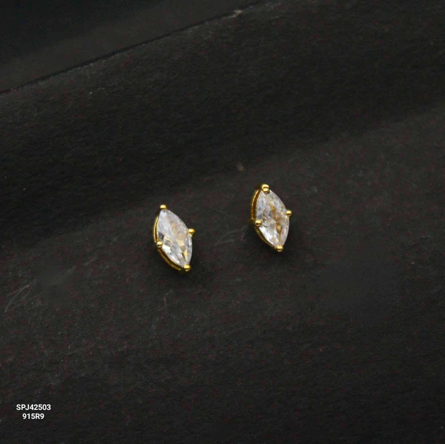 GJ Small Studs White