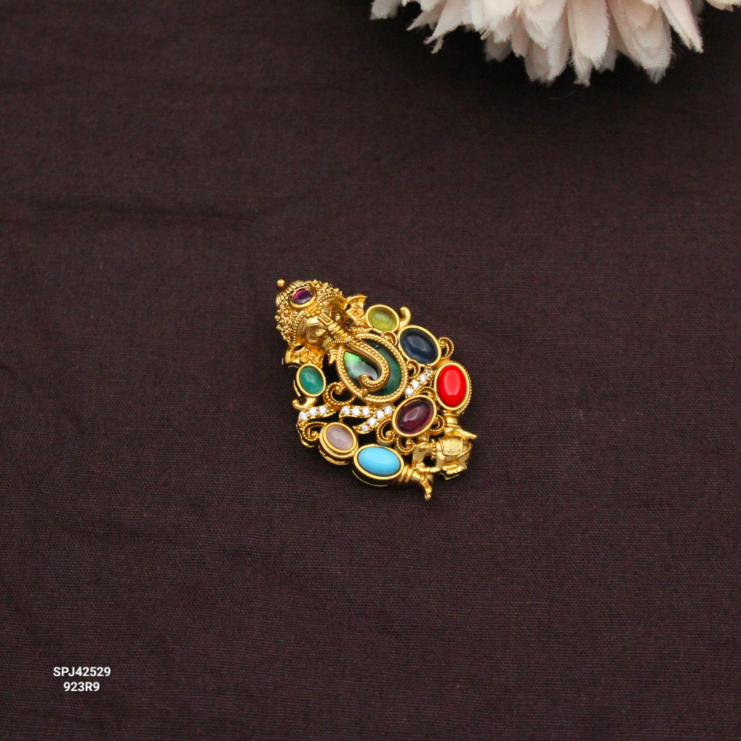 42529 Ganesh Navaratna Locket