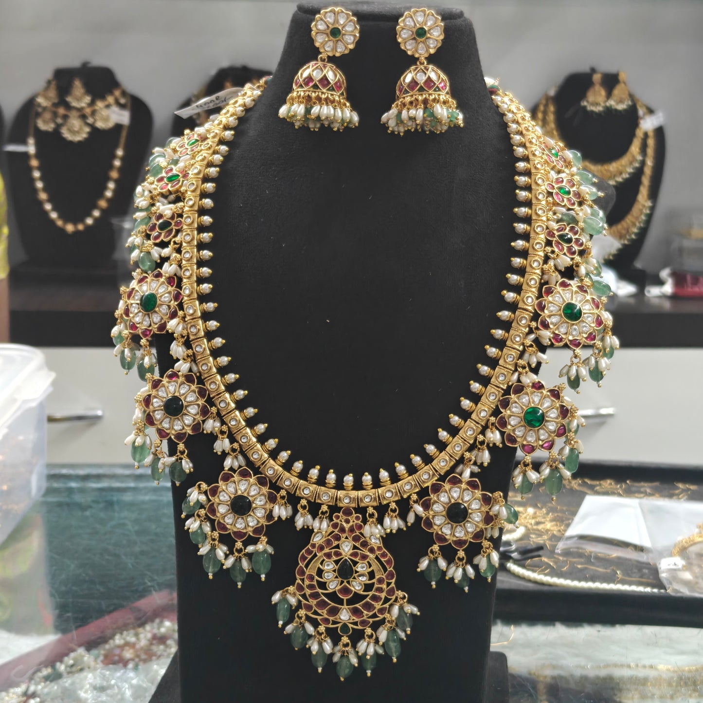 42543 Guttapusalu long necklace with green beads and jhumki