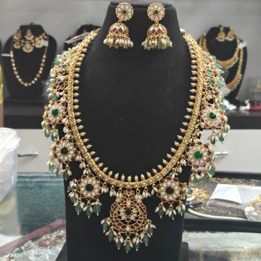 42543 Guttapusalu long necklace with green beads and jhumki