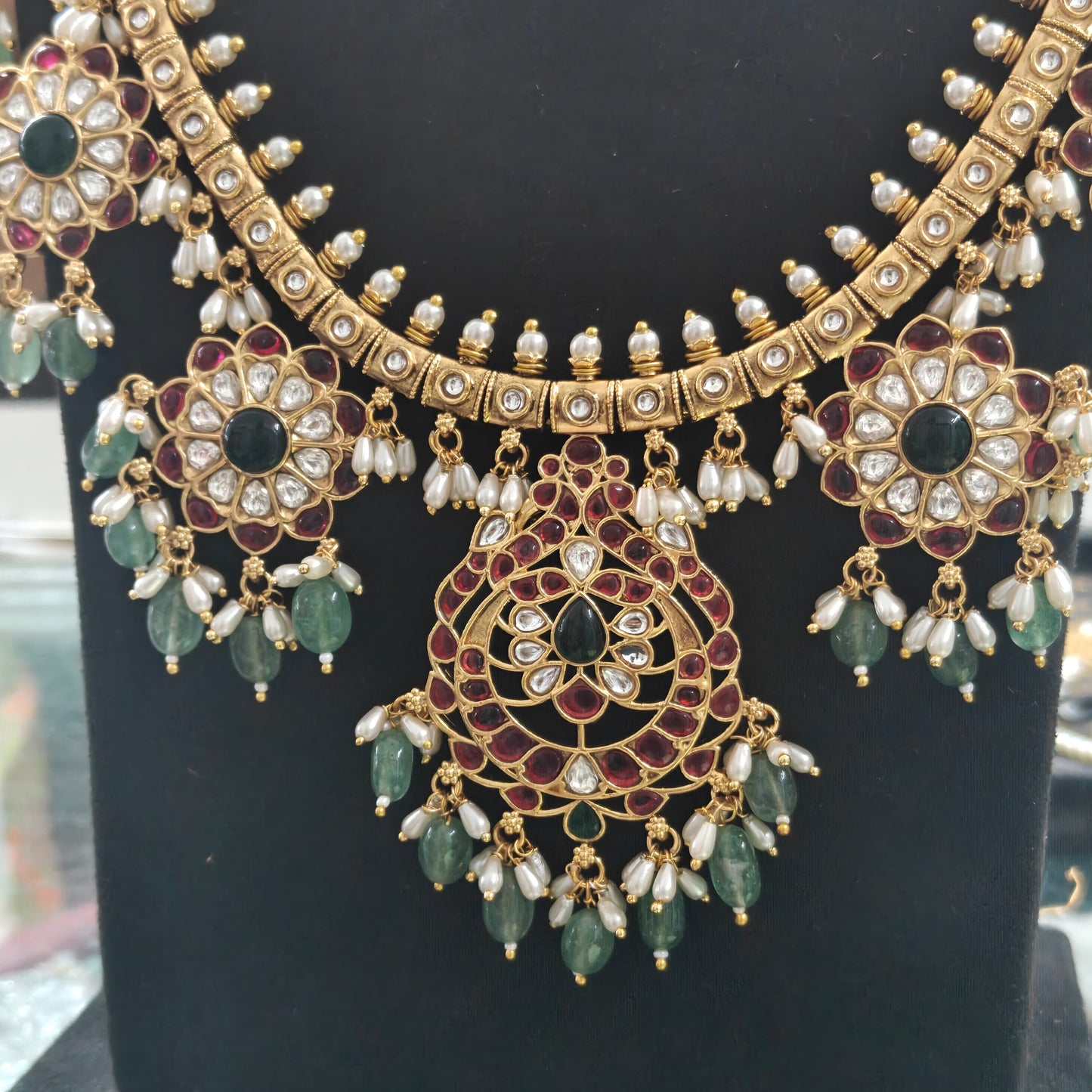42543 Guttapusalu long necklace with green beads and jhumki
