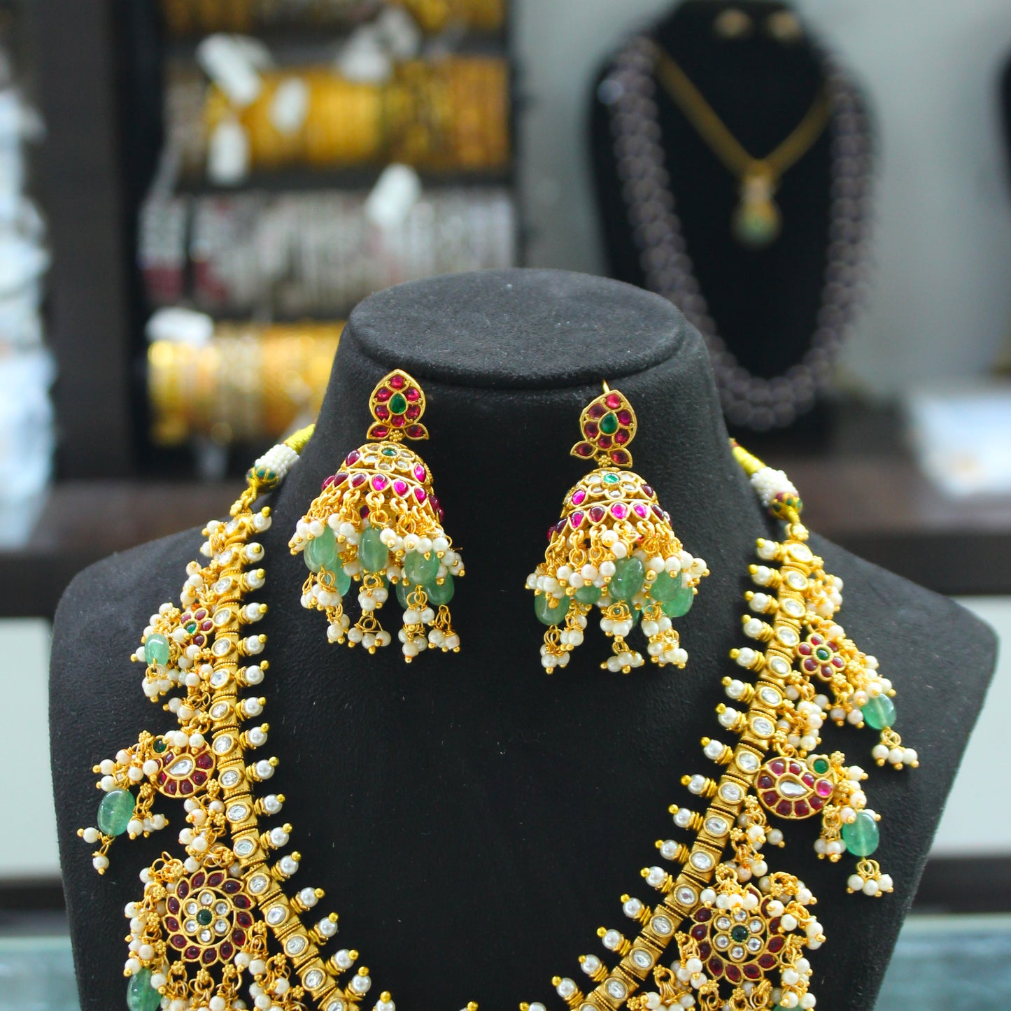 42542 Pota Stone Guttapusalu Short Necklace Set With Push Back Earrings