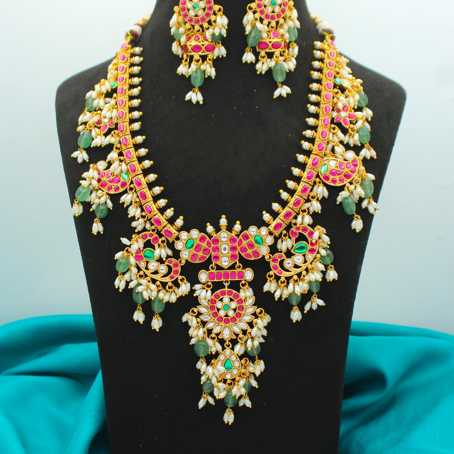 42570 Jadau Guttapusalu Short Necklace Set