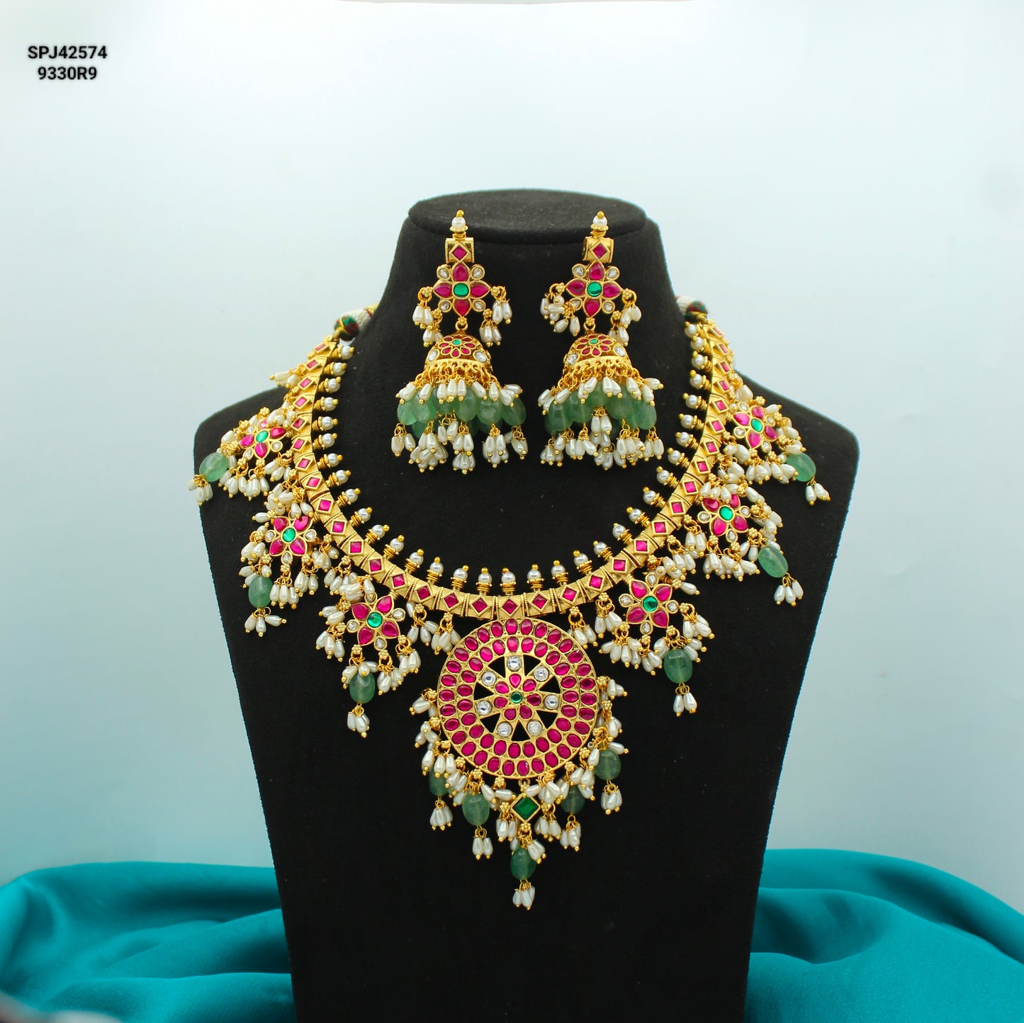 42574 Jadau Guttapusalu Short Necklace Set